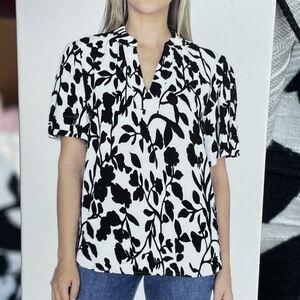 Well Worn Women's M Floral Blouse Black and White e1012